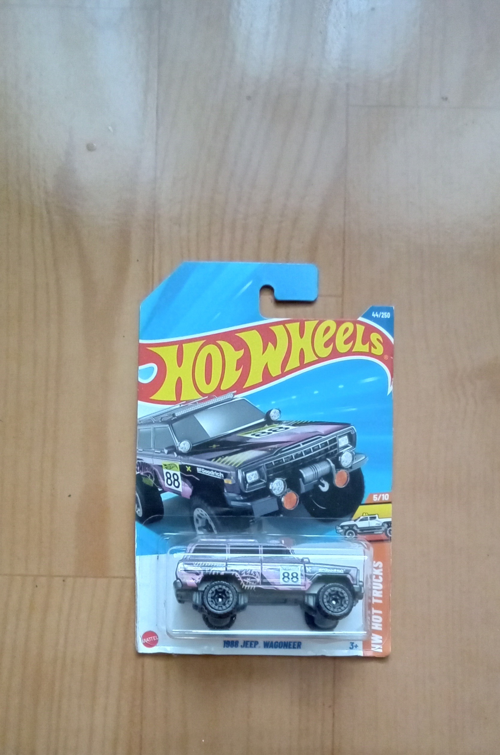 1 عدد ماکت هاتویلز جیپ واگونیر