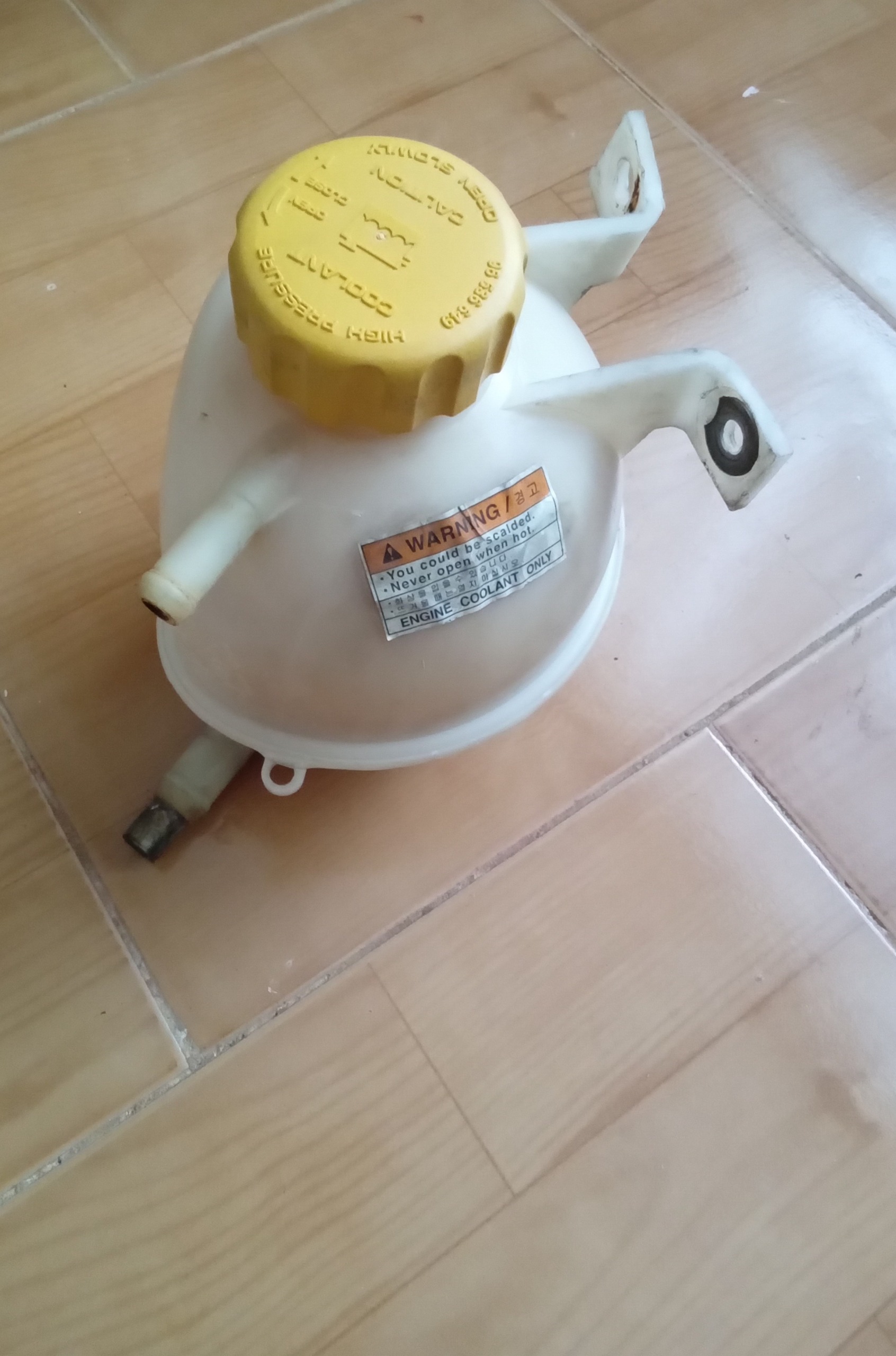 مخزن آب دوو ریسر بهمراه درب_منبع انبساط دوو ریسر