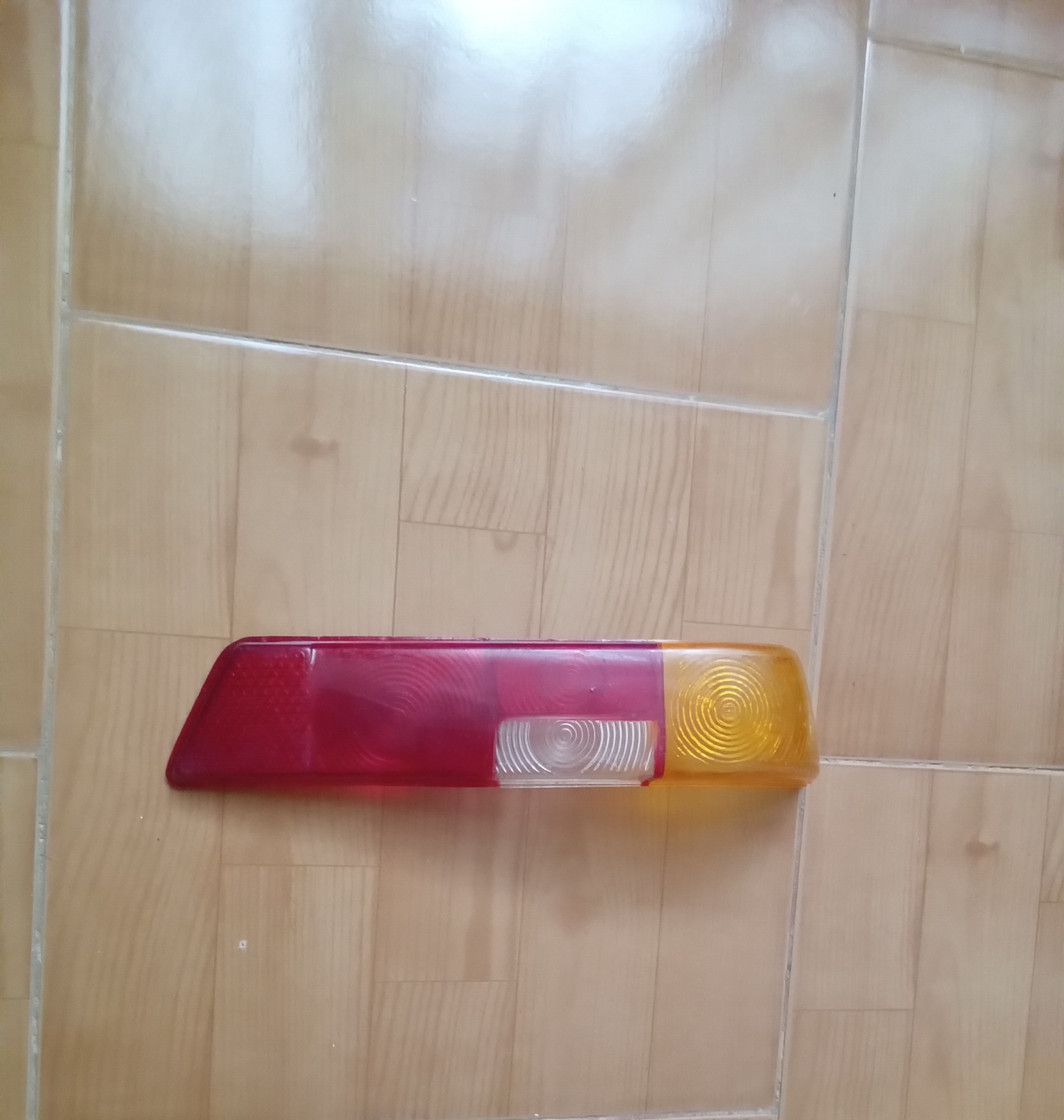 طلق چراغ عقب بنز 190_((توضیحات خوانده شود))