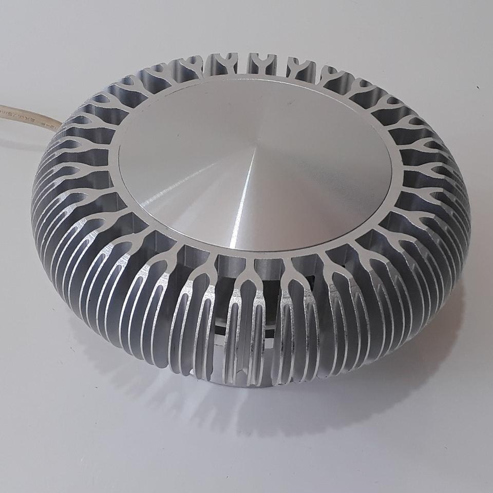 چراغ دکوراتیو فلزی گردان