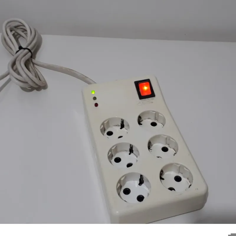 محافظ ولتاژ 10 آمپر