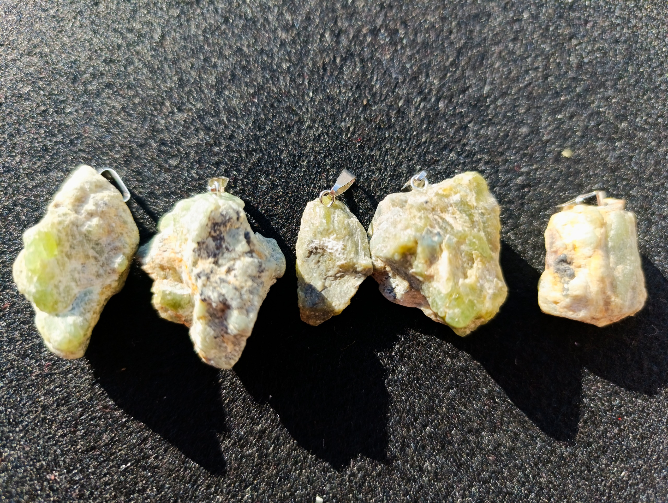 گردنبند سنگ زبرجد راف با زنجیر استیل رنگ ثابت