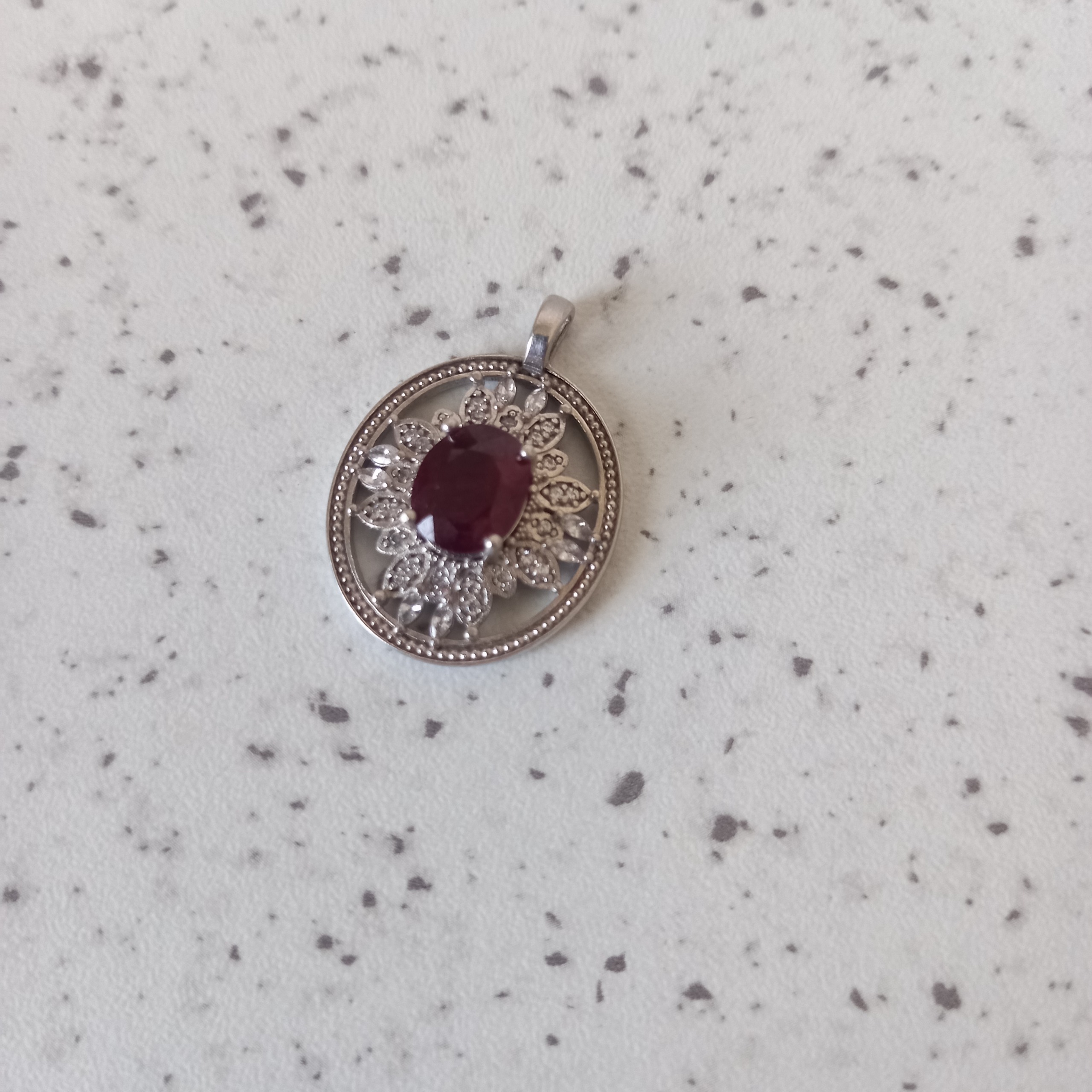 گردنبند و اویز قدیمی