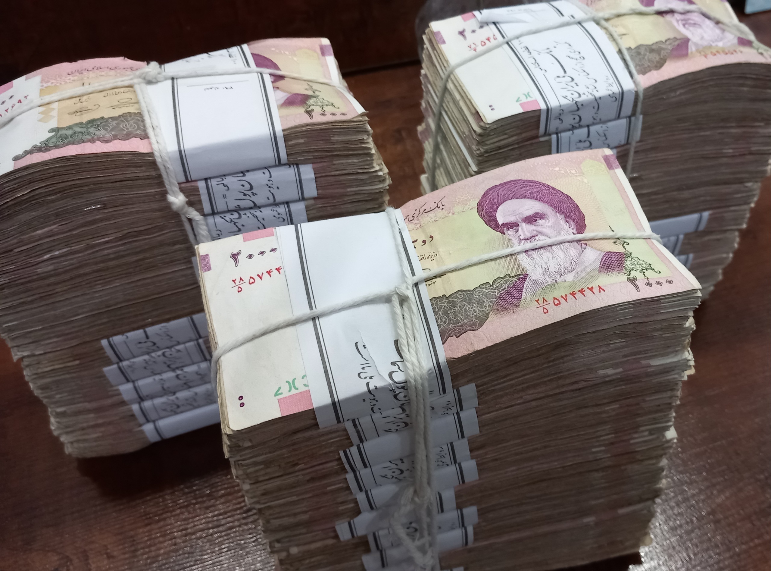یک باکس 1000 تایی 200 تومنی کهنه