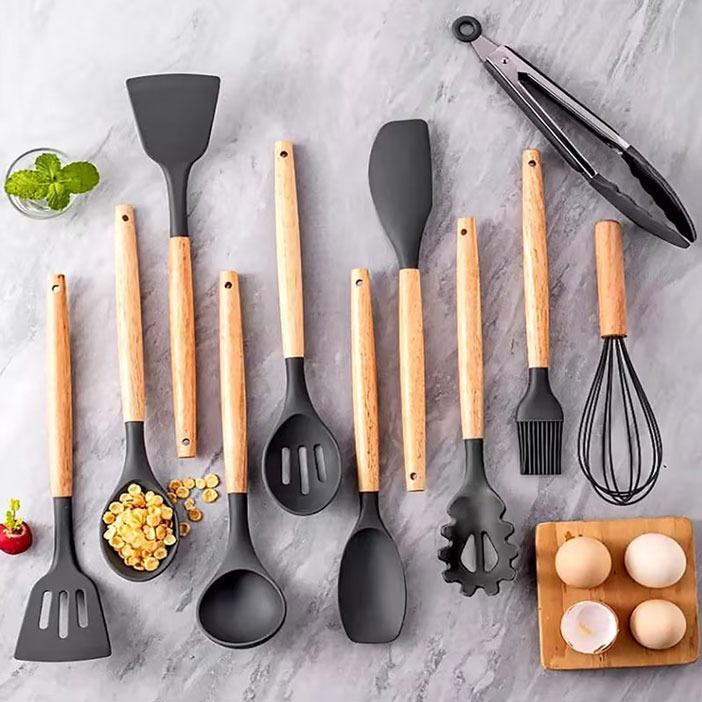 ست 12 پارچه ابزار سیلیکونی با دسته چوبی