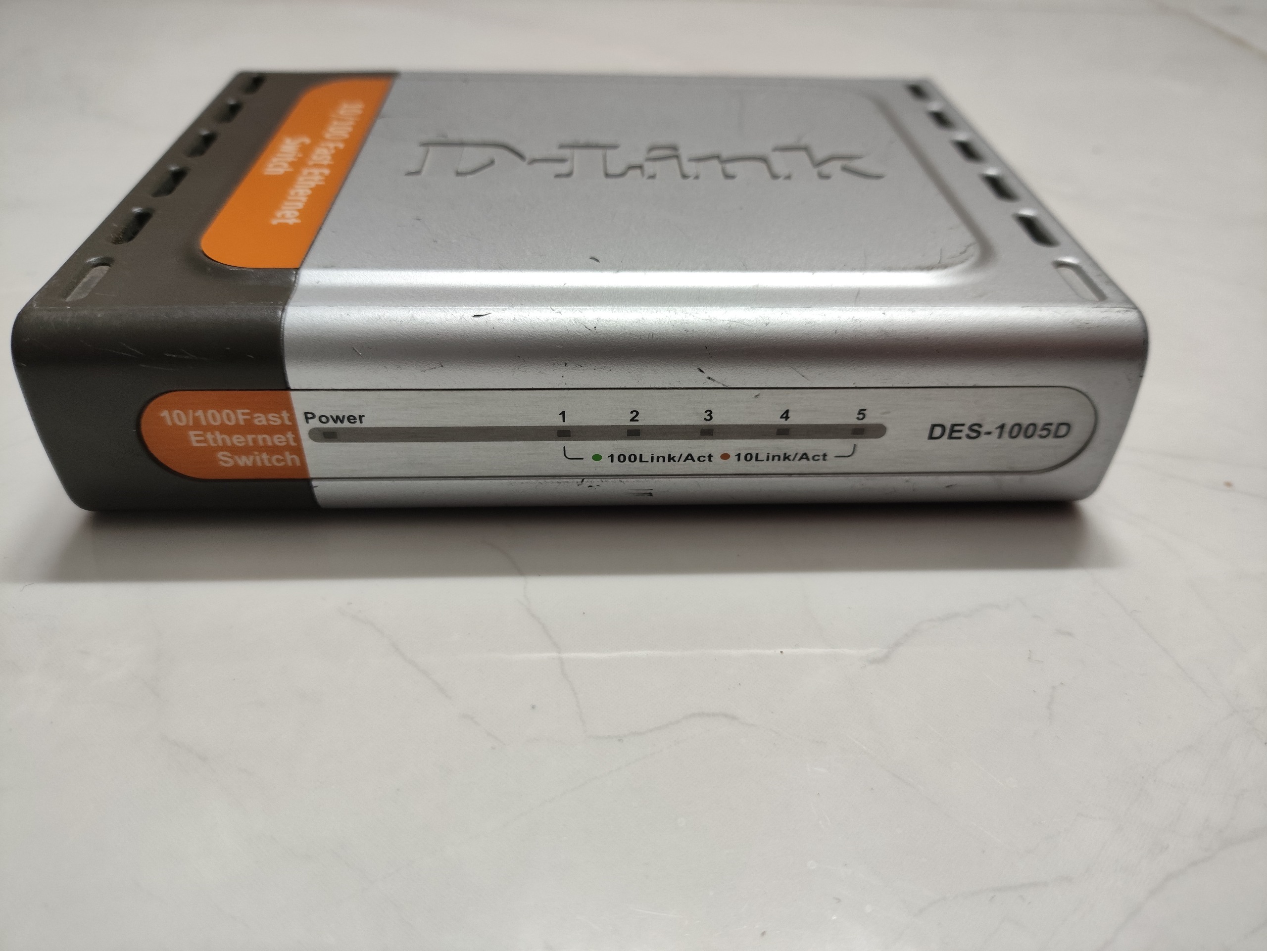 هاب D-link مدل des-1005d