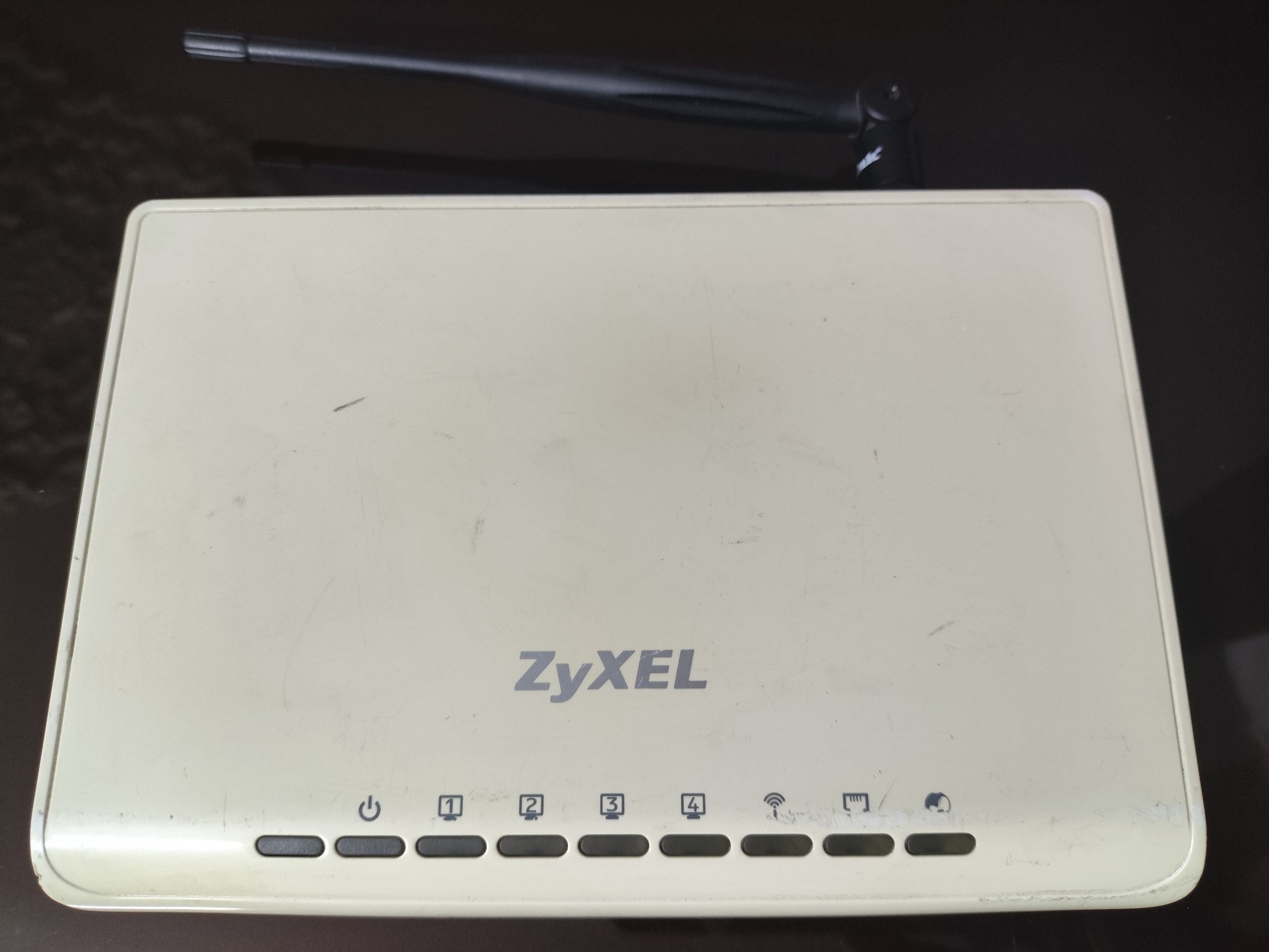 مودم Zyxel مدل p-660