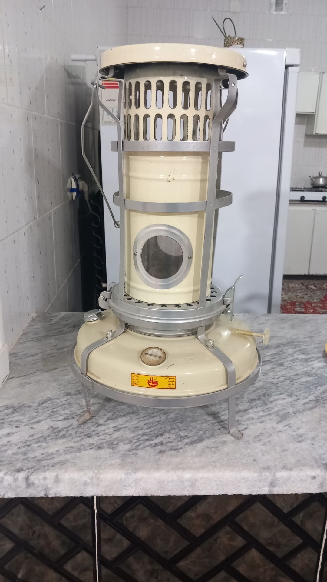 چراغ نفتی ساطع کرمی