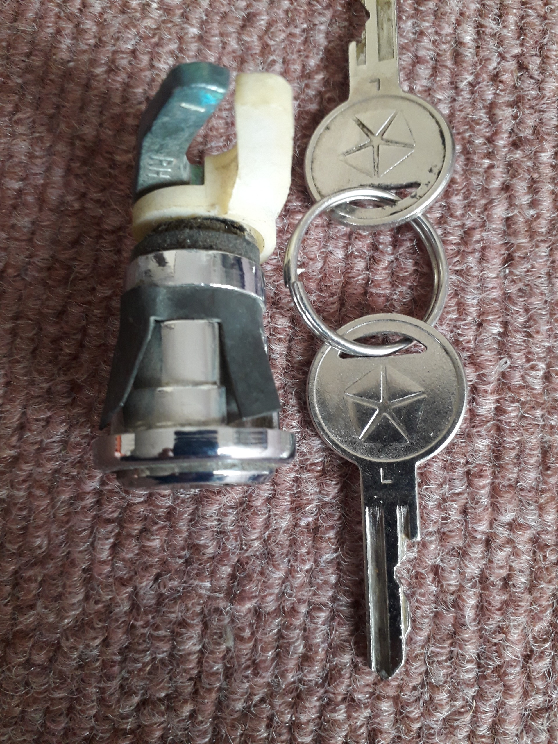 قفل سوئیچی درب پیکان 48