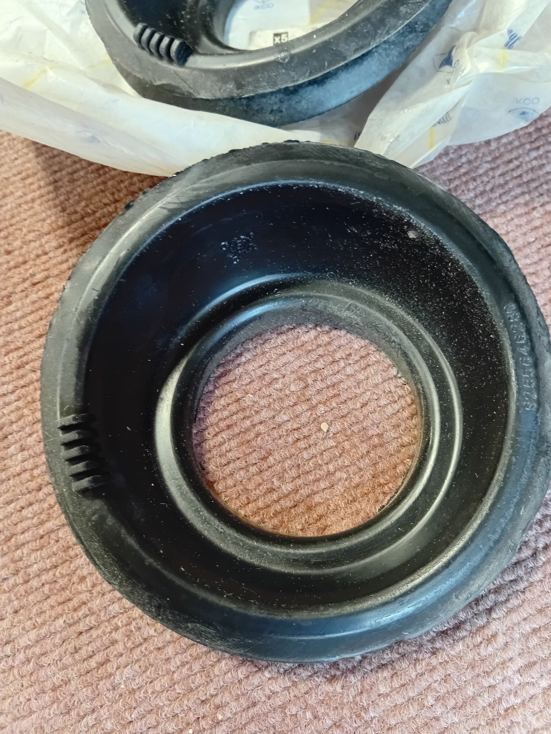 نگهدارنده گلویی باک پژو 405