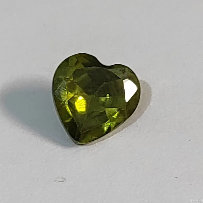  اسفن یا تیتانیت زیر کن تراش قلب