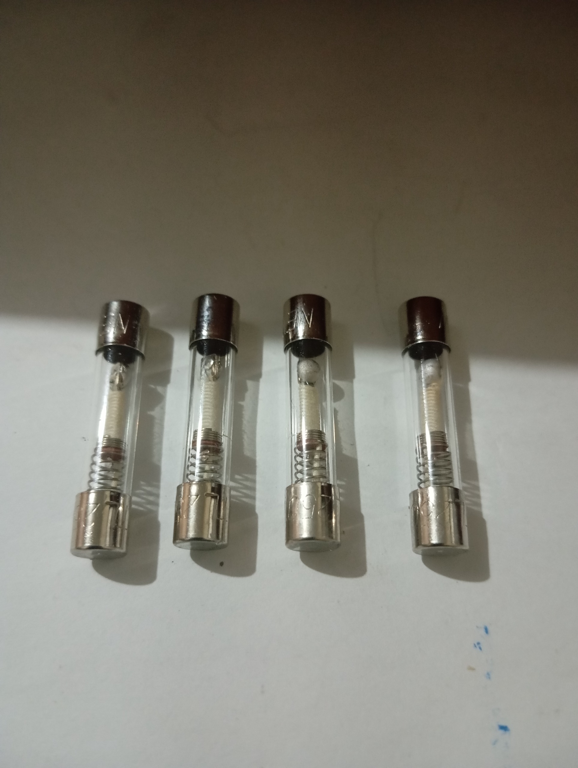 فیوز شیشه ایی 0.25 آمپر