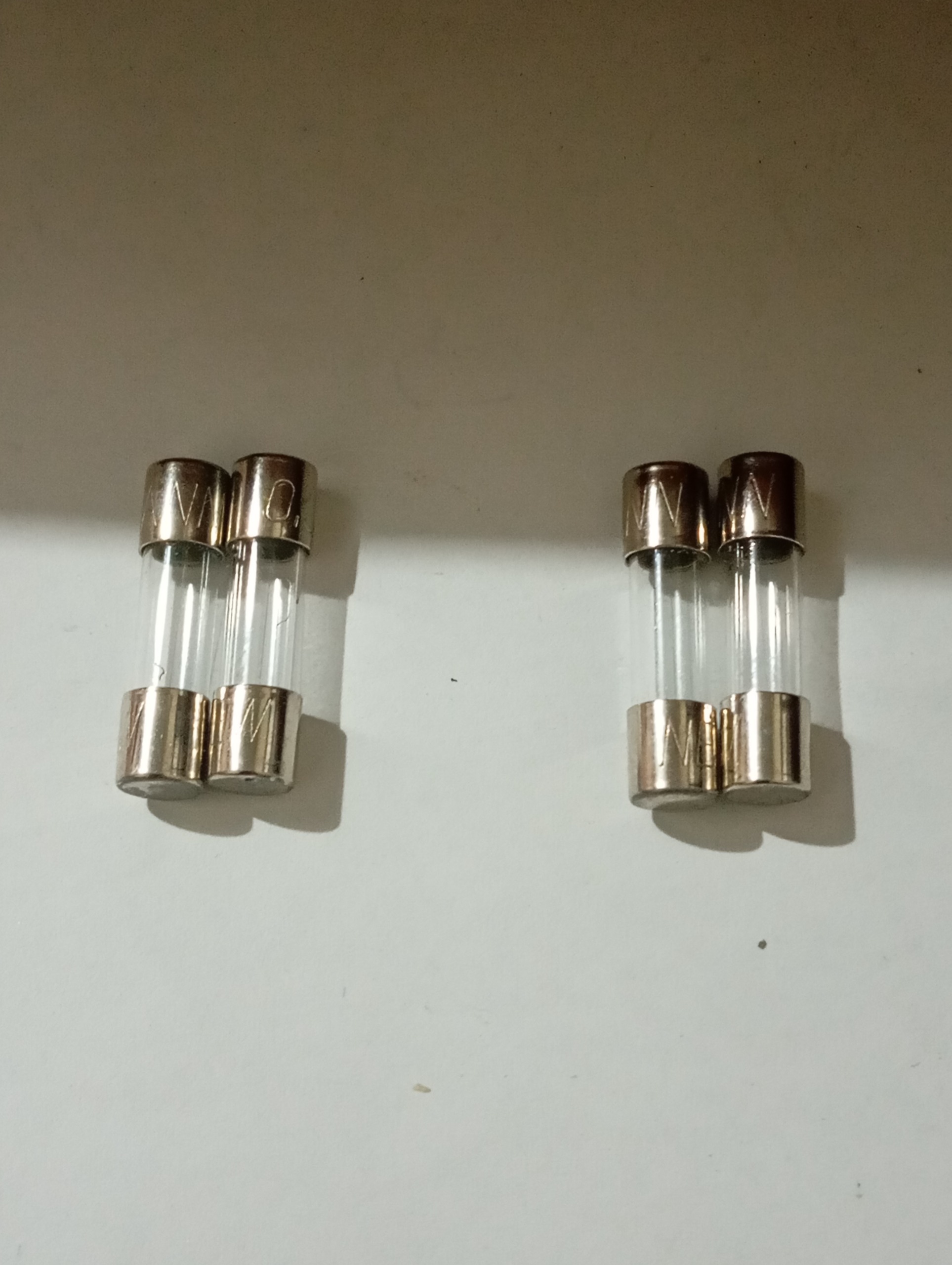 فیوز شیشه ایی کوچک 0.4 آمپر