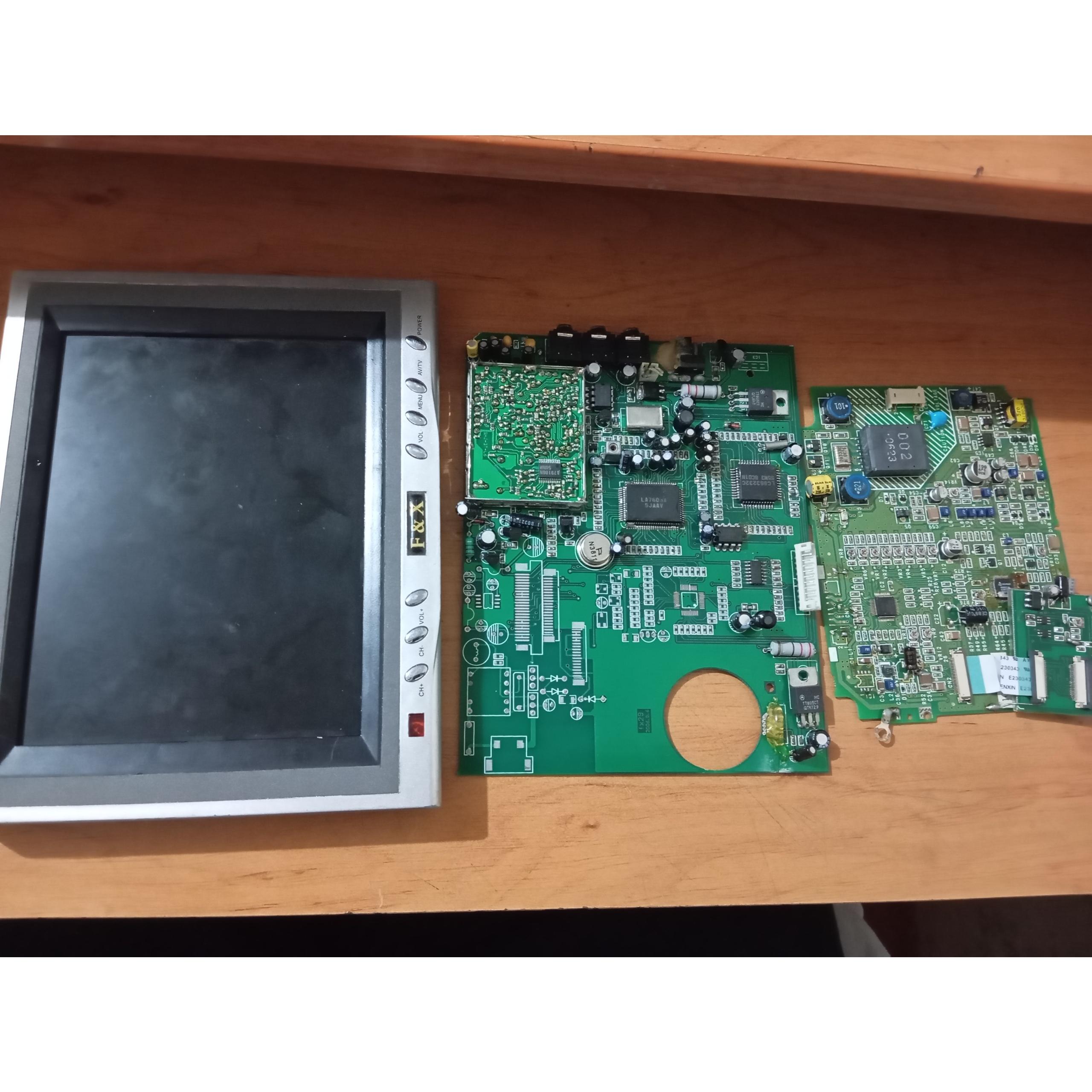 برد الکترونیکی، برد مونیتور کوچک به همراه LCD