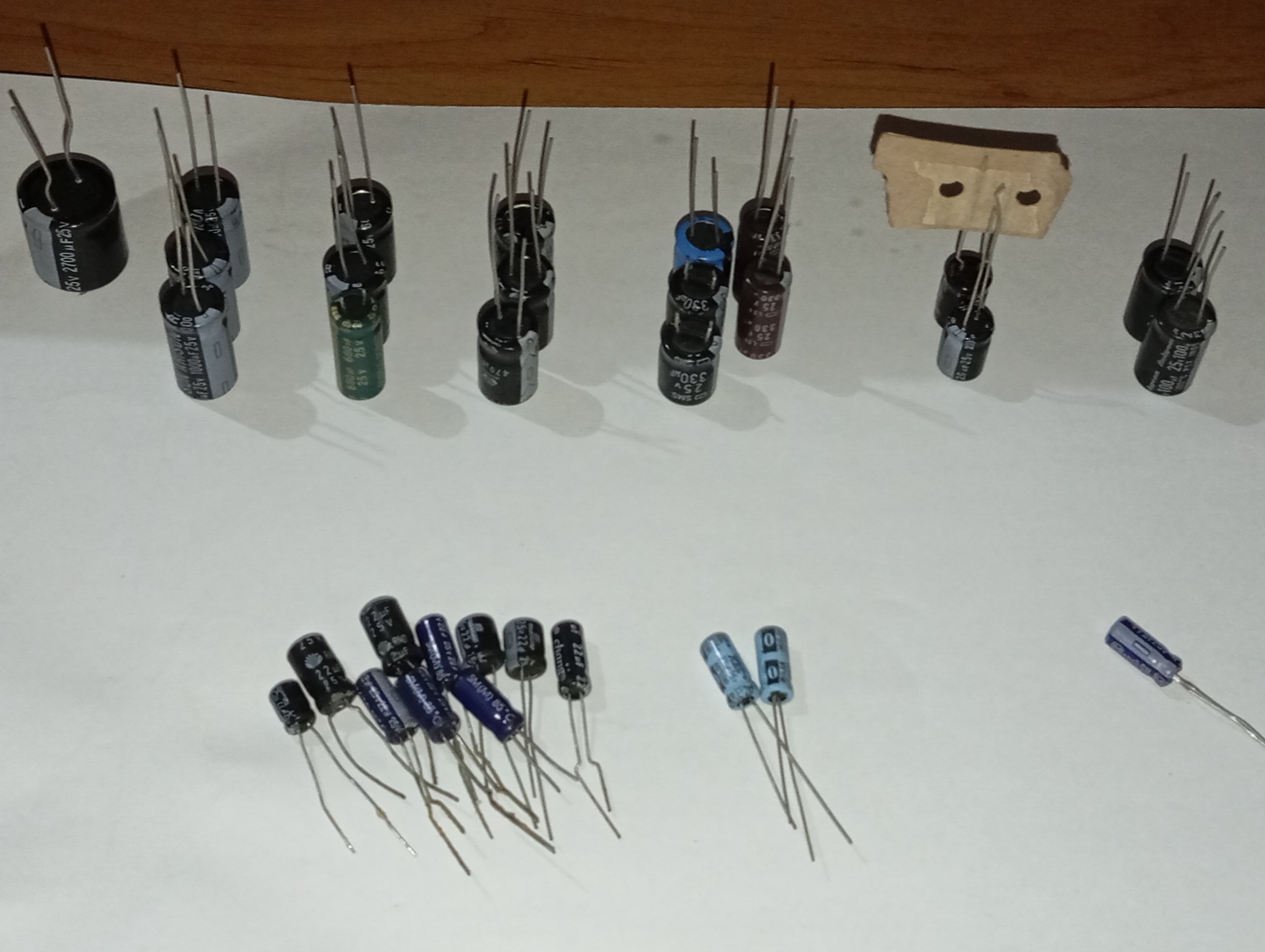 خازن 25 وات در 10 مدل مختلف