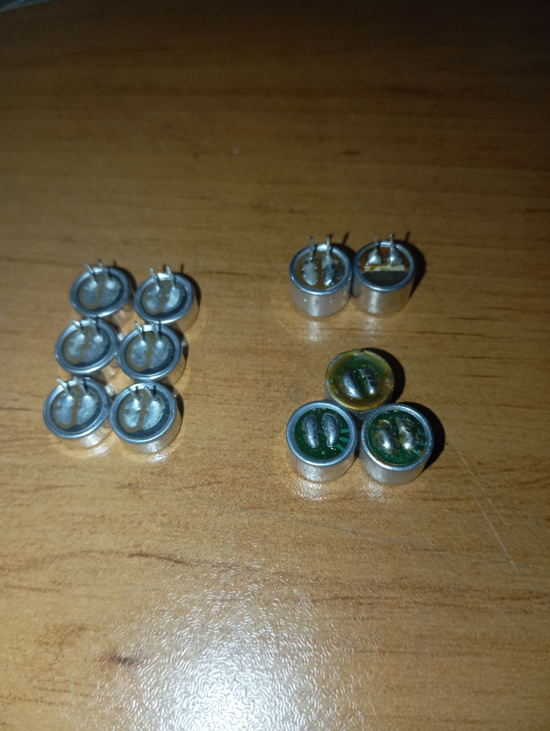 میکروفن بدون سیم تلفن در سه مدل مختلف باهم