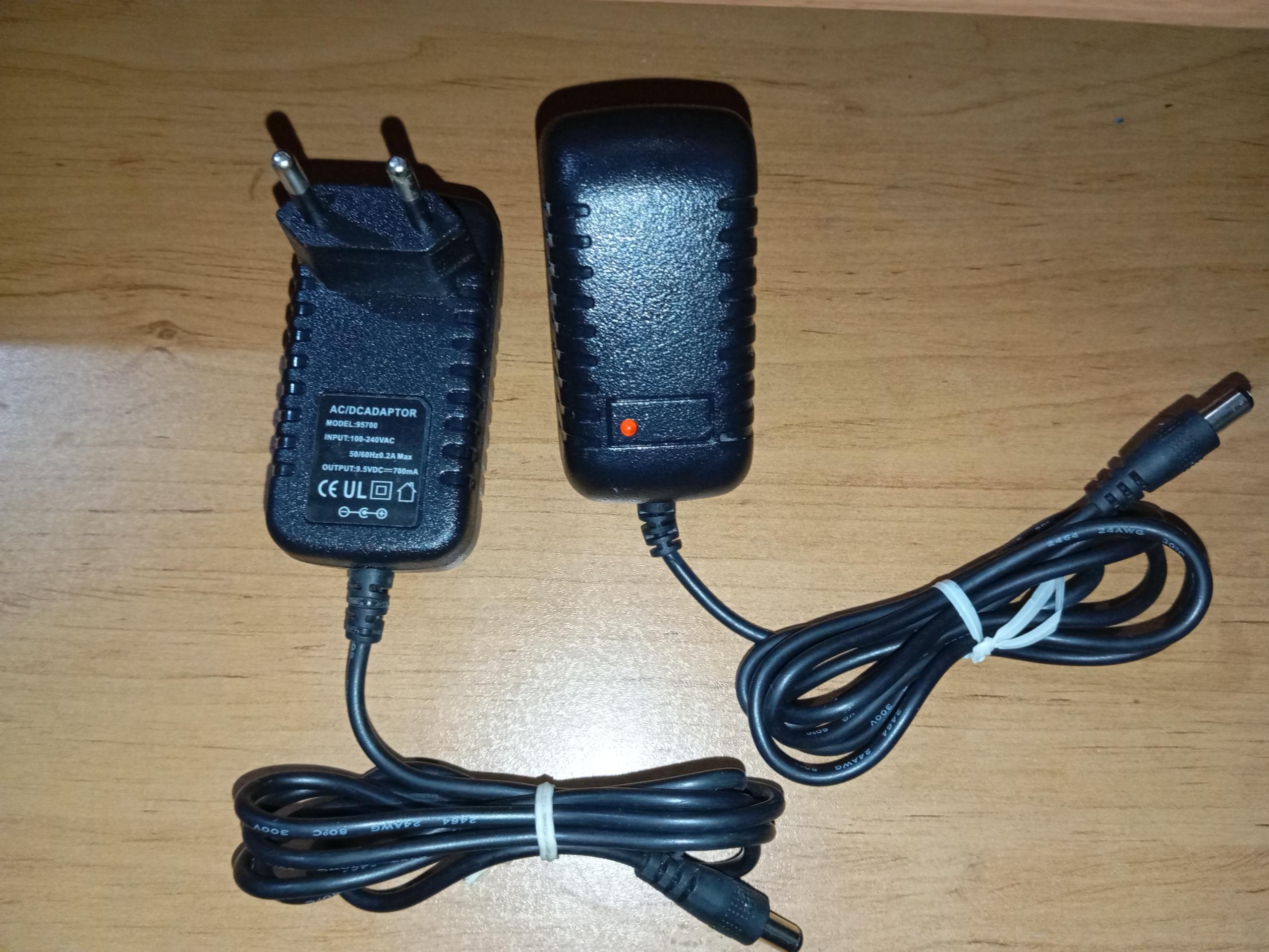 آداپتور 9.5 ولت  ،  700 میلی آمپر