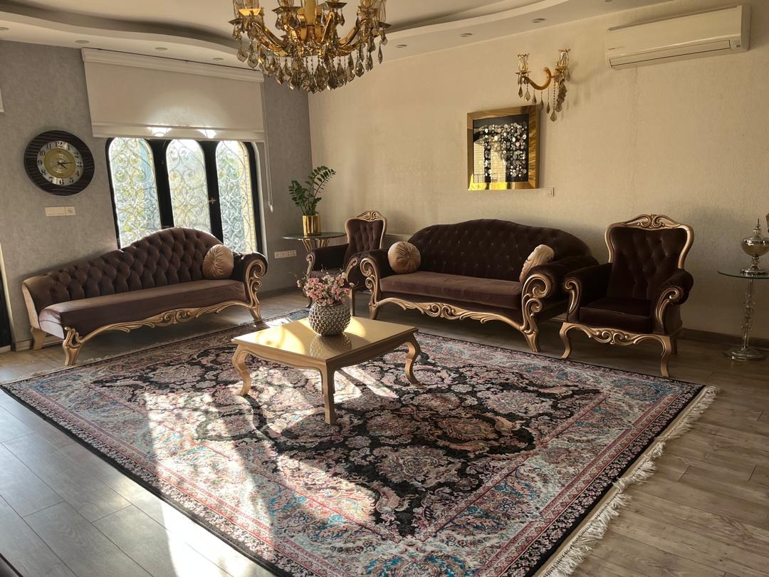 یک دست مبل 10 نفره به همراه نهارخوری 8 نفره