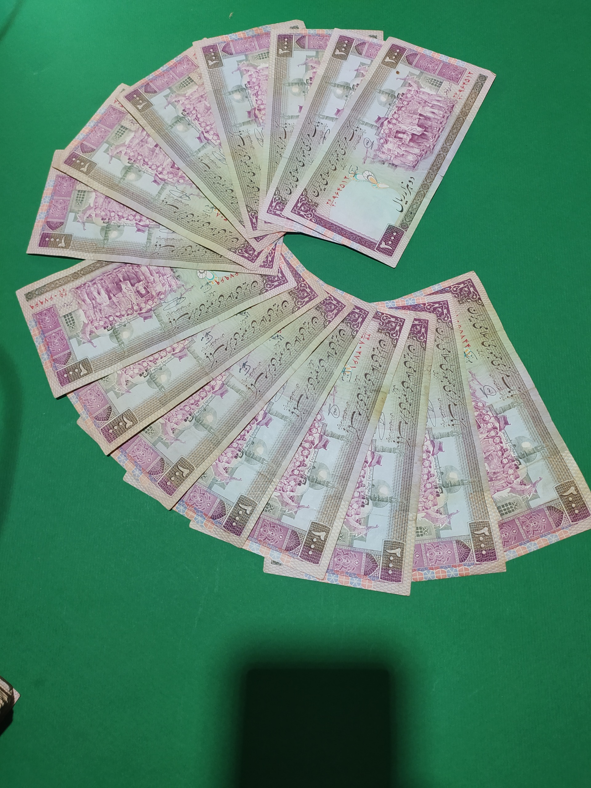 20عدد اسکناس 200تومنی تظاهراتی
