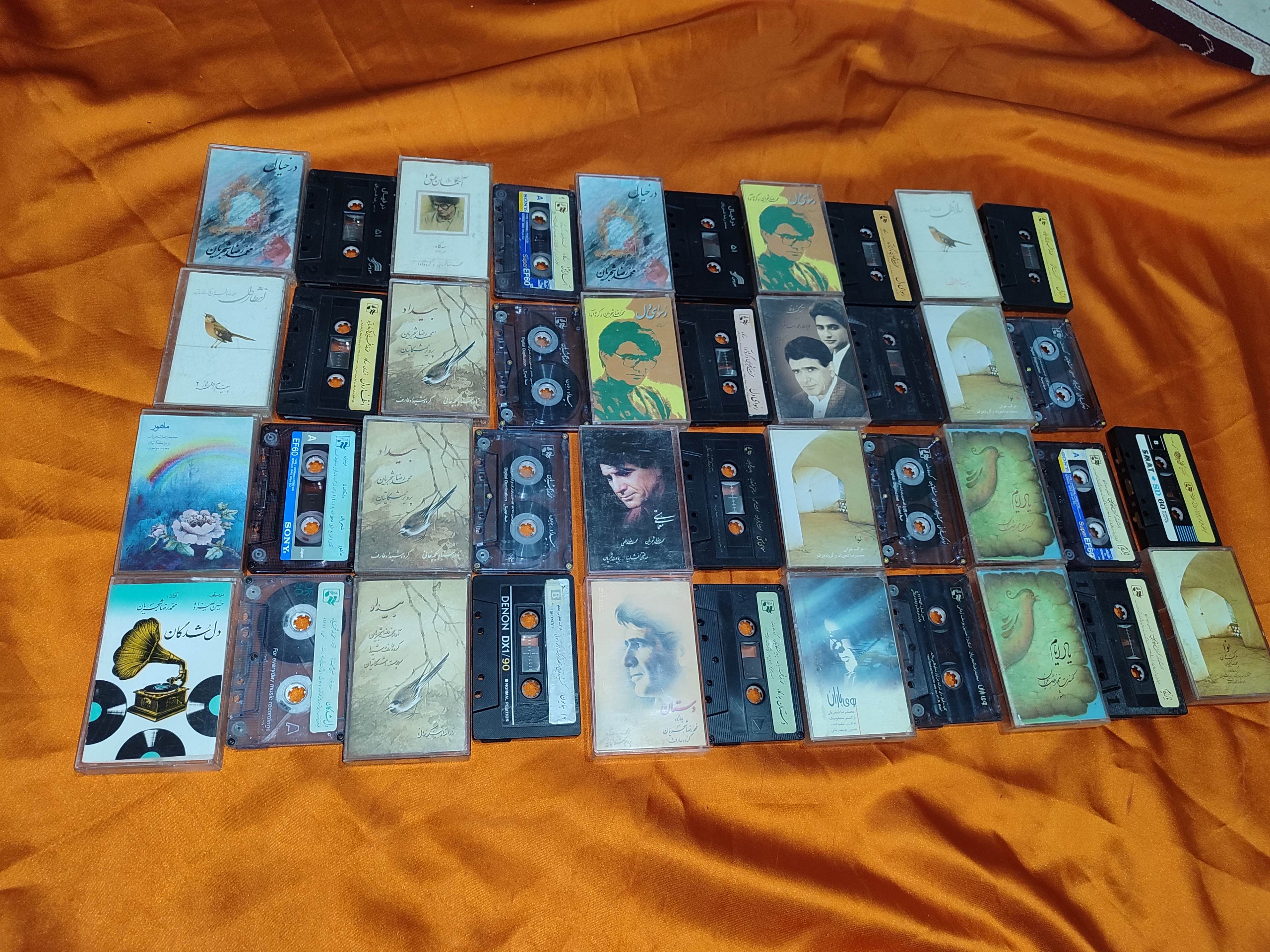 تعداد 21 عدد نوار کاست از شجریان