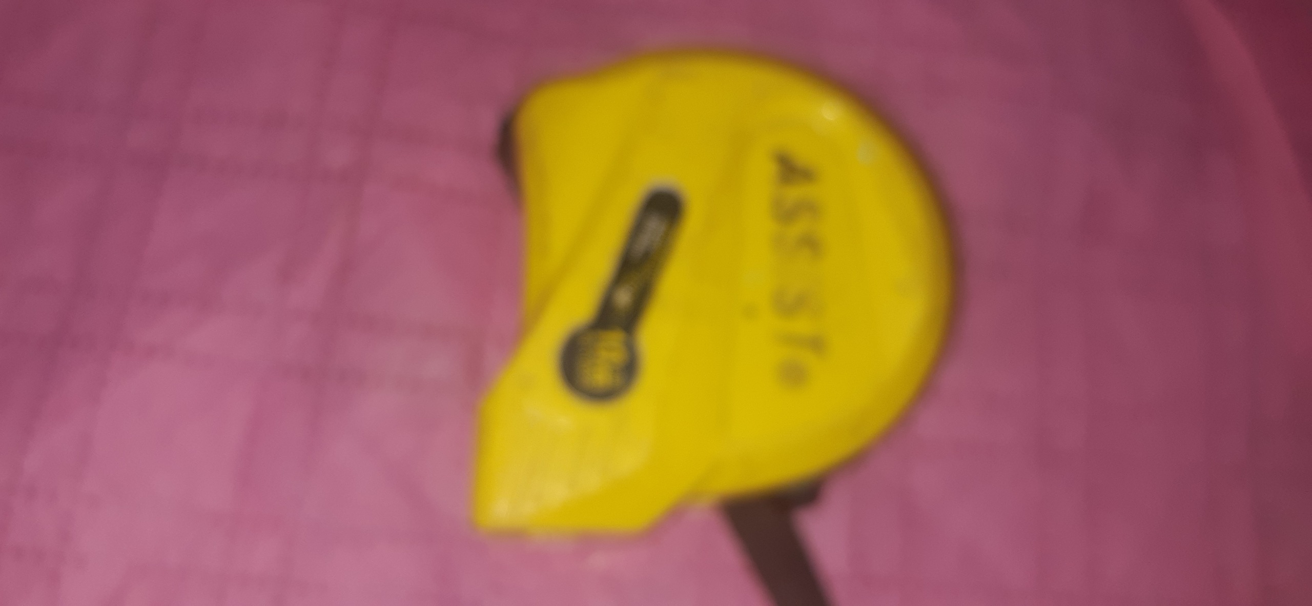 متر فلزی قدیمی