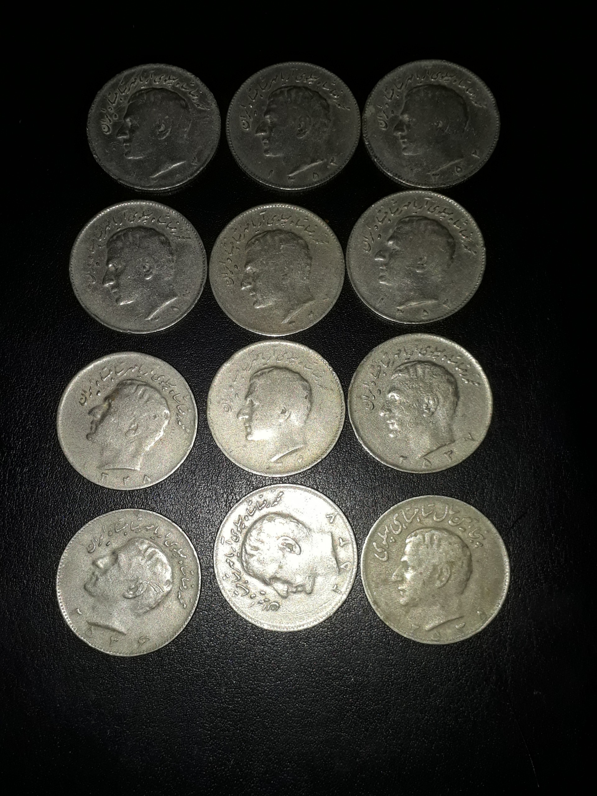 12عددسکه 10ریالی شاهی طبق تصویر