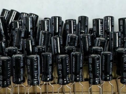 خازن 33 میکروفاراد 16 ولت . مالزی _ تایوان