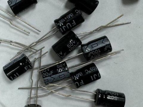 خازن الکترولیتی100میکرو فاراد50ولت.مالزی_تایوان