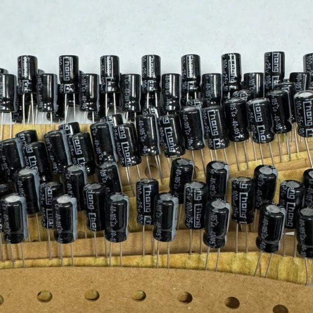 خازن الکترولیتی100میکروفاراد25ولت تایوان