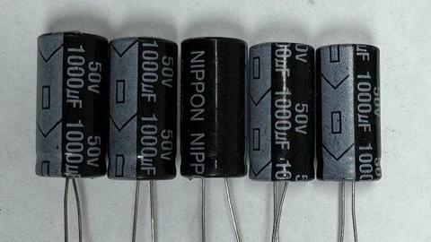 خازن الکترولیتی1000میکروفاراد50ولت ژاپن