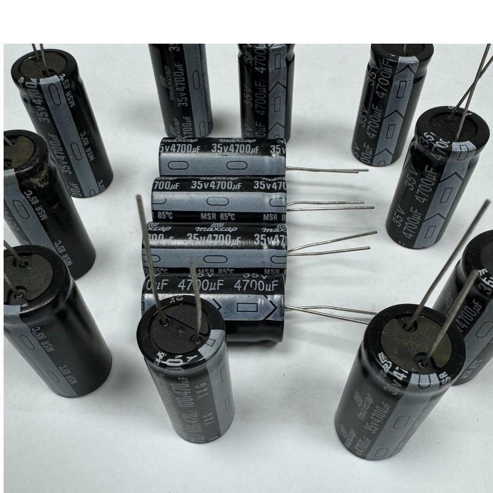 خازن الکترولیت4700میکروفاراد35ولت ژاپن