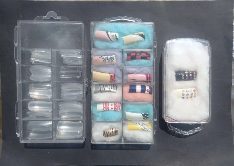 تعدادی ناخن مصنوعی دقیقا مثل تصویر