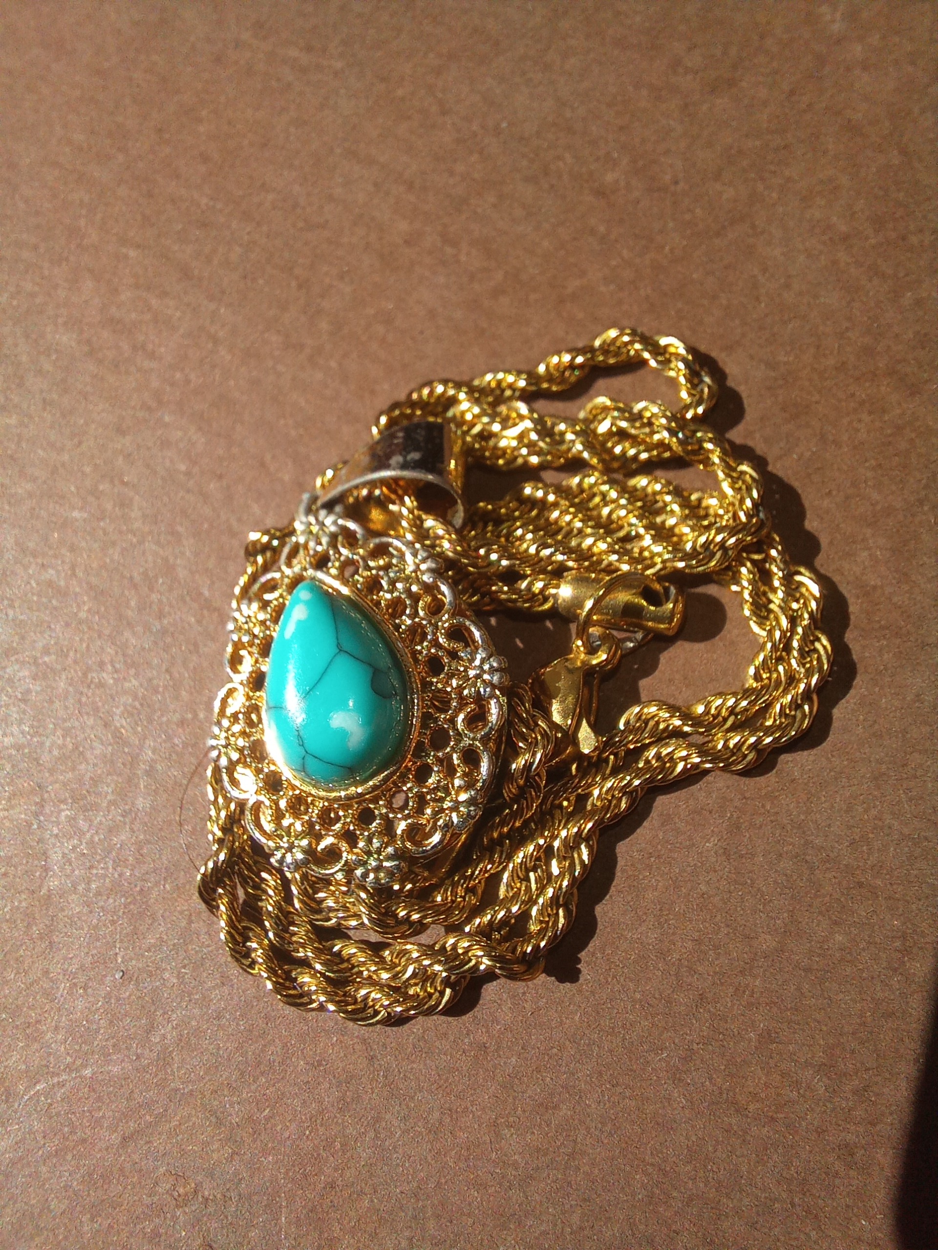 آویز با گردنبند زیبا