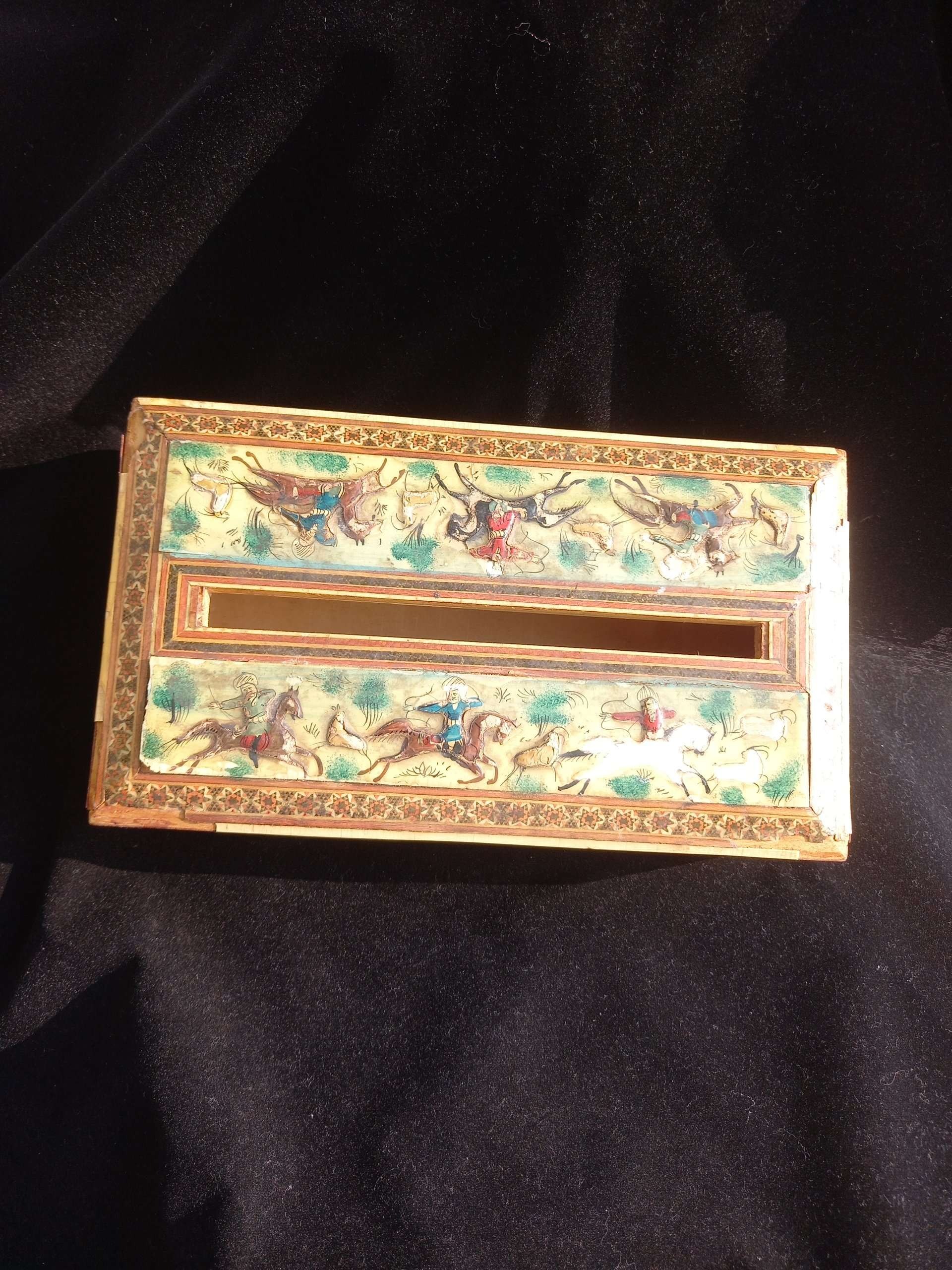 جعبه قدیمی دستمال کاغذی نقاشی