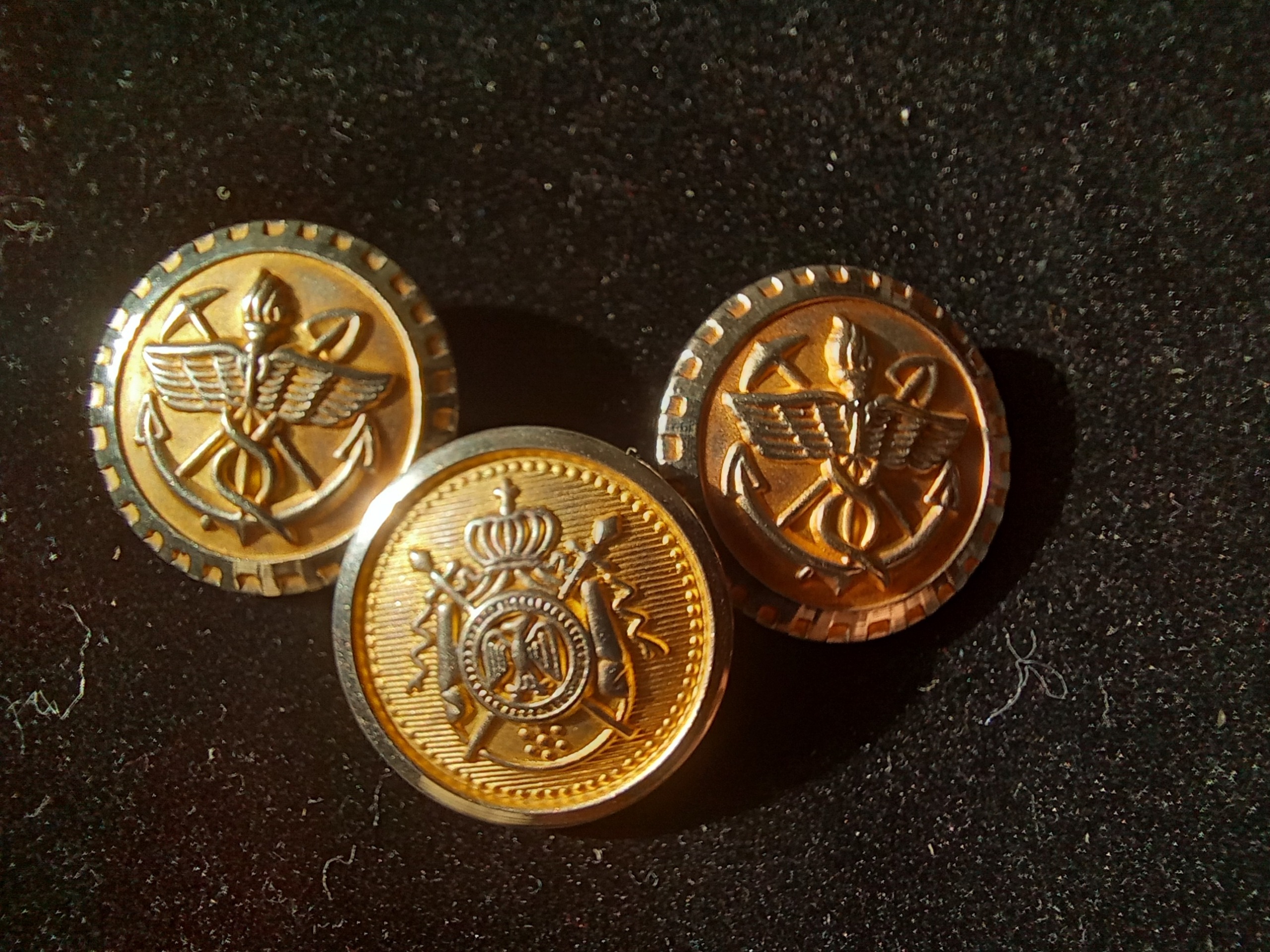 3عدددکمه فلزی با هم