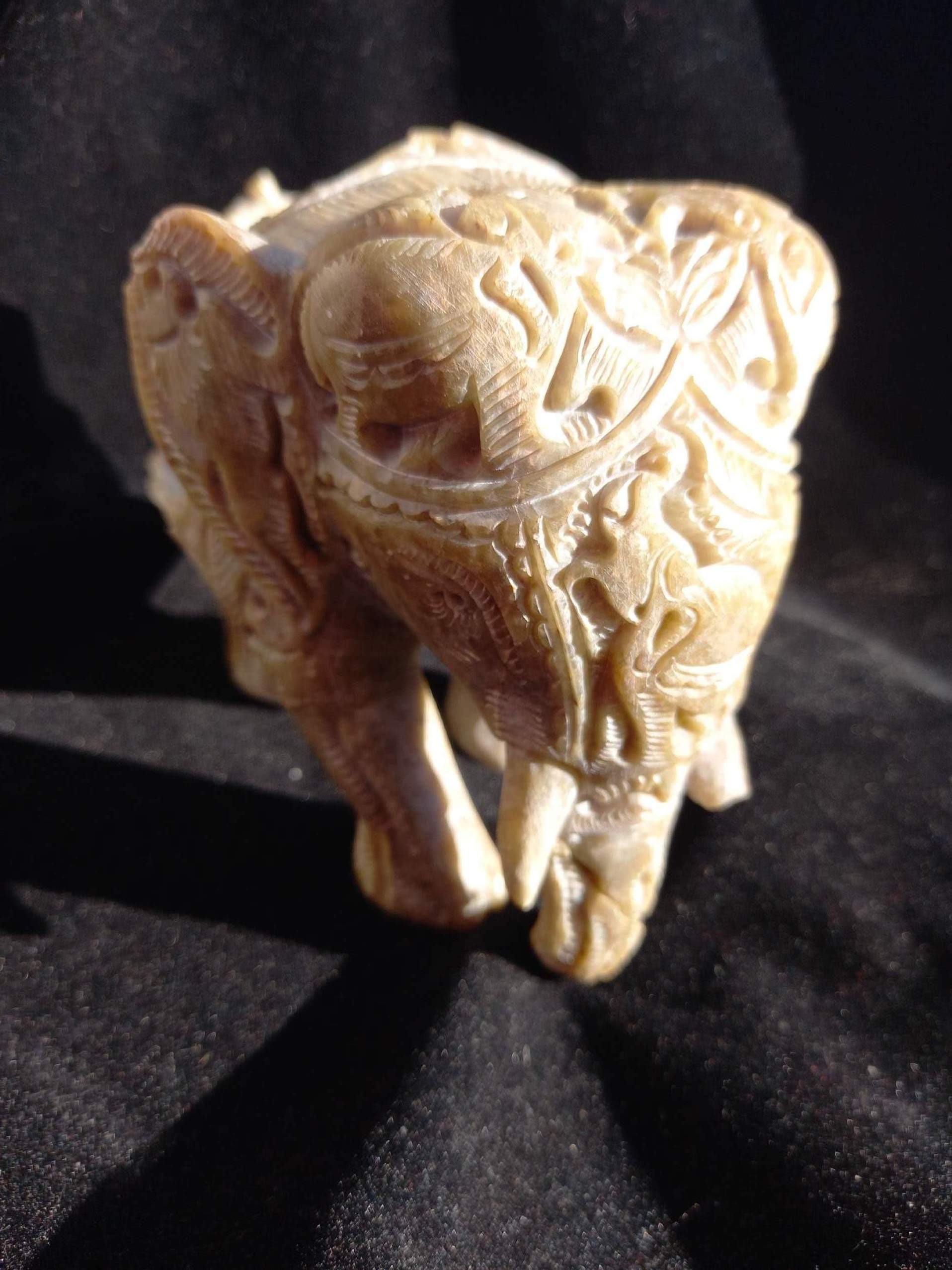 فیل یشم 919 گرم تراش دست