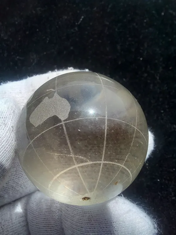 گوی کریستال شیشه ای کره زمین