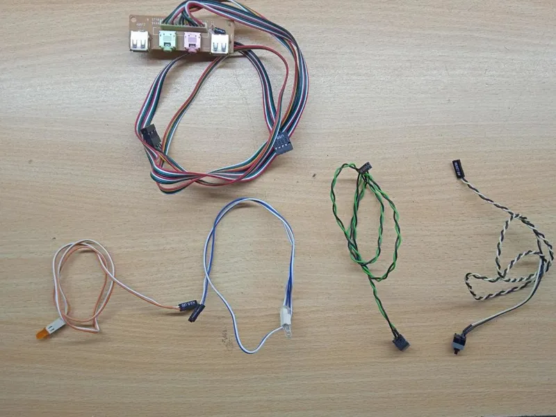 پنل صدا جلو کیس (USB و پورت میکروفون و هدفون)