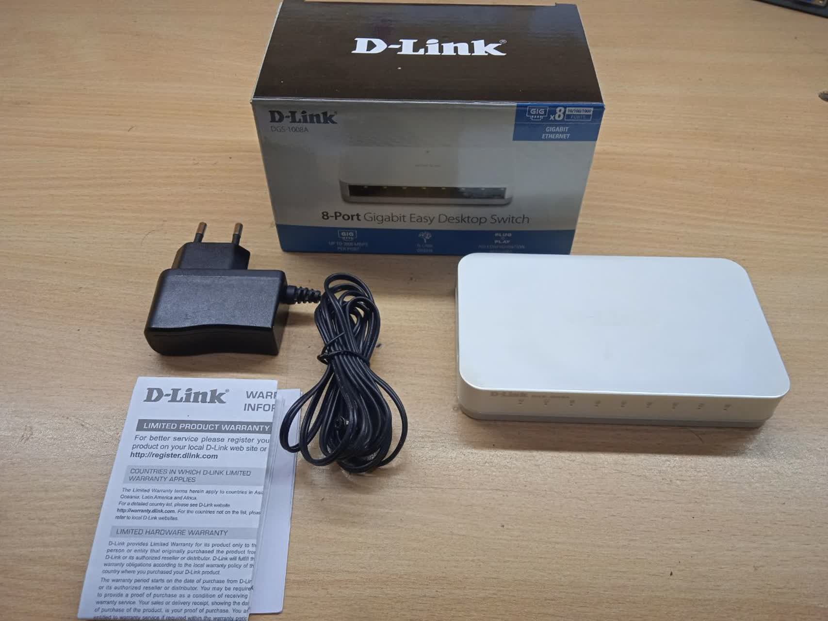 سوییچ 8 پورت گیگابیتی و دسکتاپ D-LINK DGS-1008A