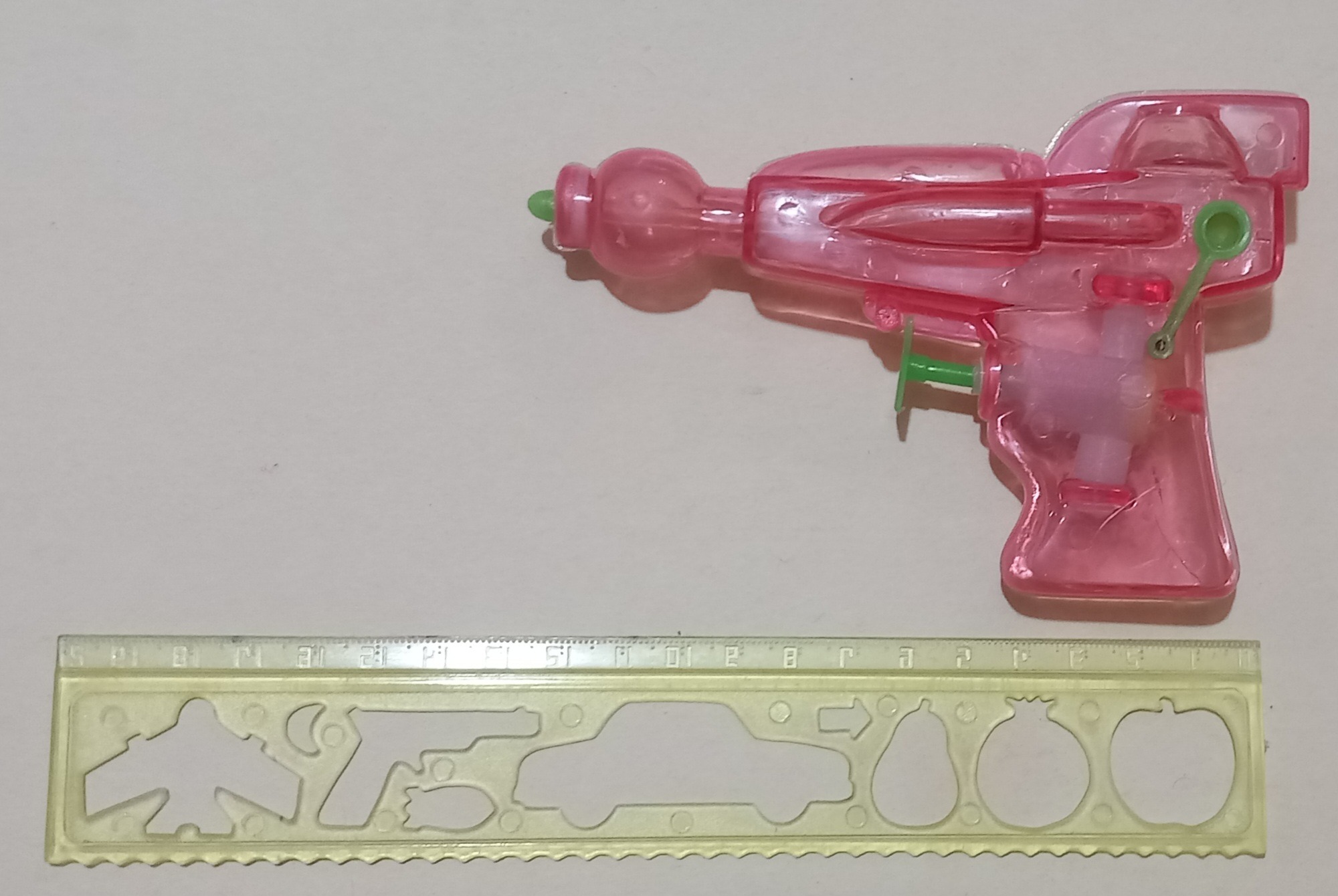 تفنگ اسباب بازی قدیمی