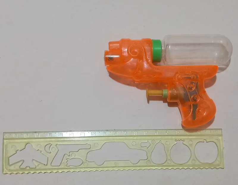 تفنگ اسباب بازی قدیمی