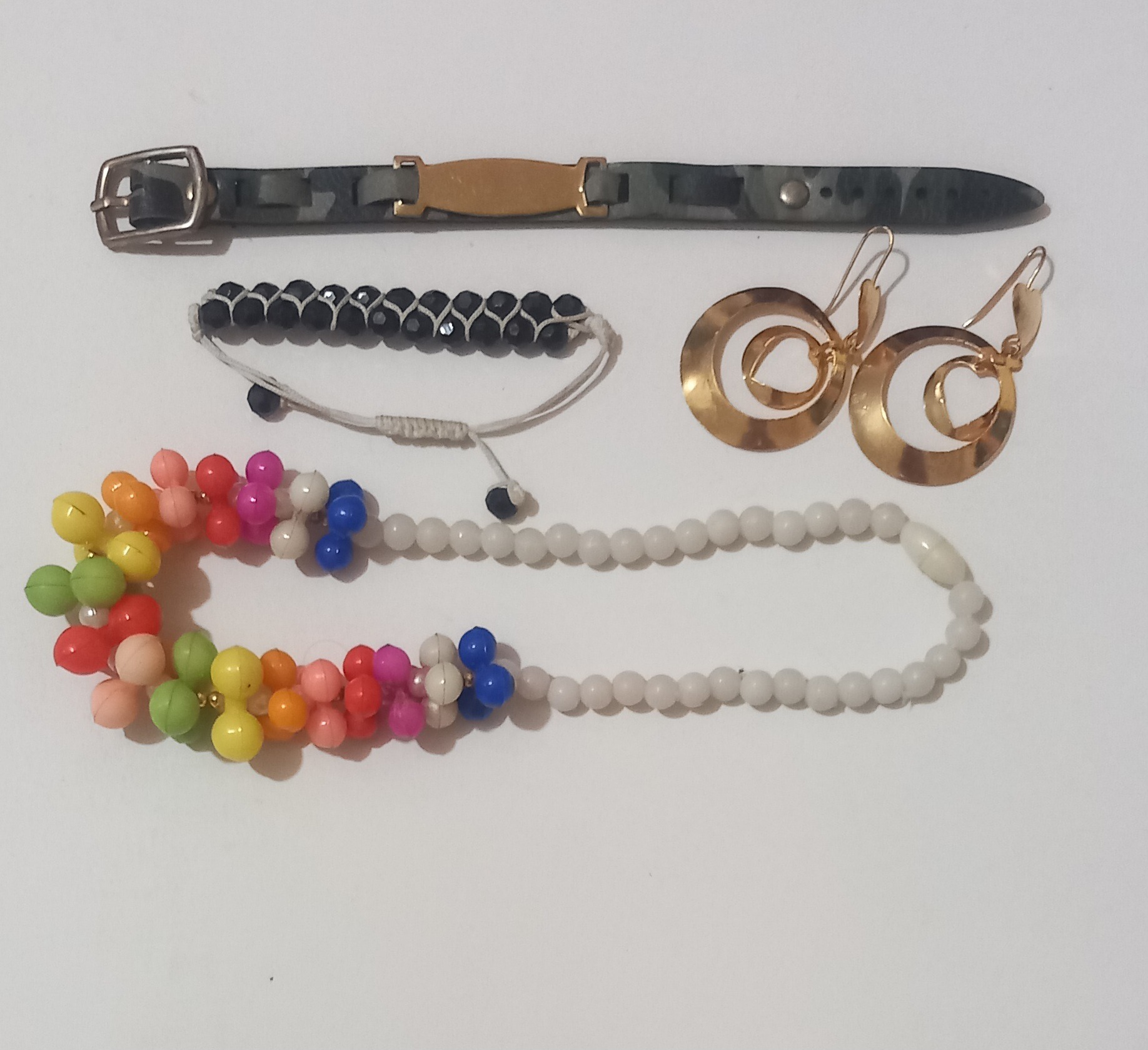 مجموعه دستبند ،گوشواره و گردن آویز