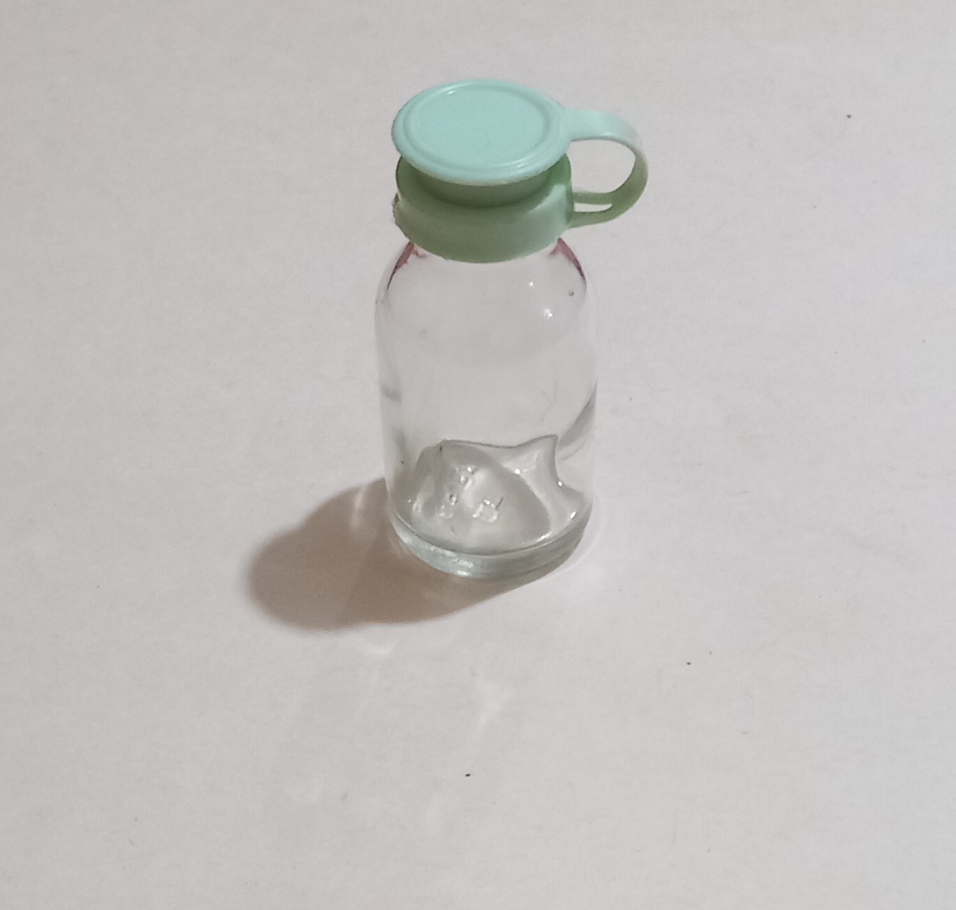 نمکدان قدیمی شیشه ای کوچک