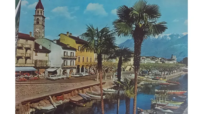 پوستر قدیمی منظره خارجی