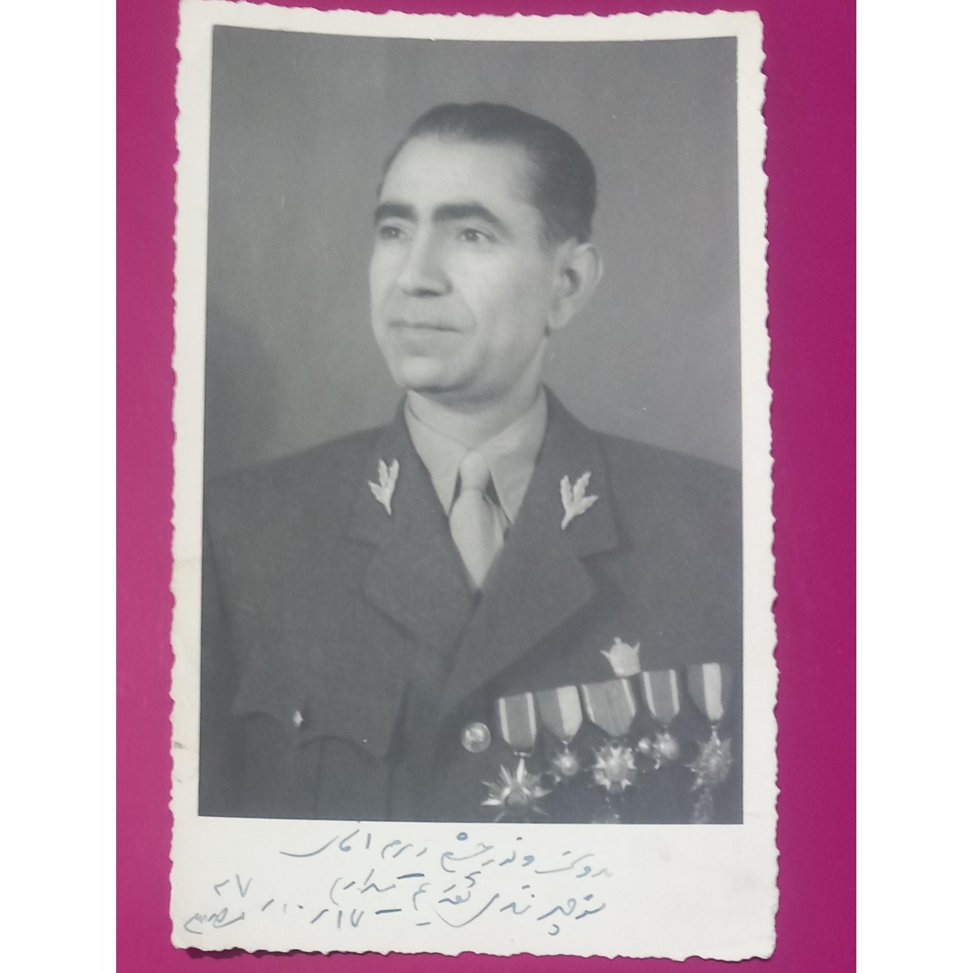 عکس نظامی نشاندار و مدالدار پهلوی