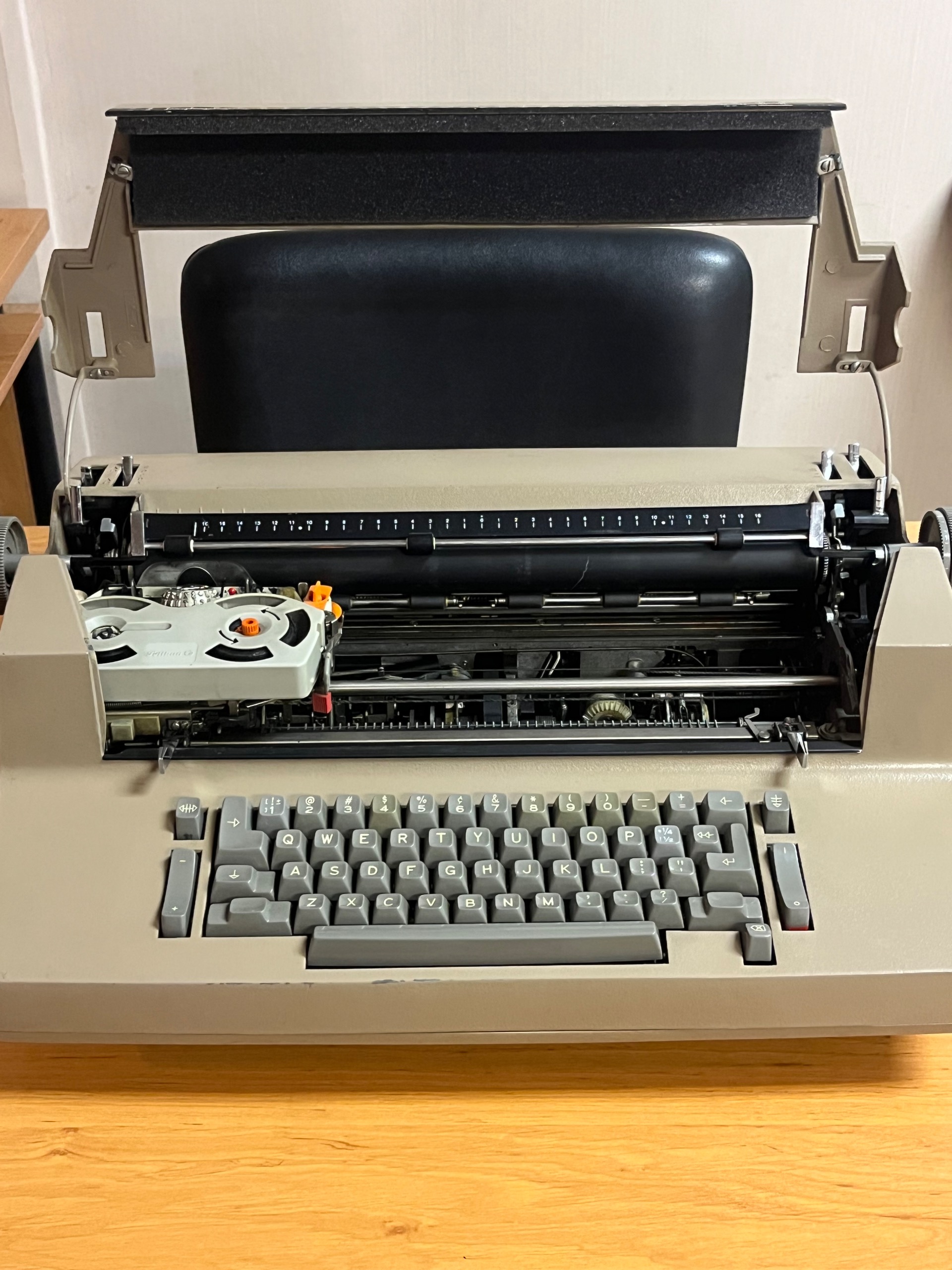 دستگاه تایپ کلکسیونی IBM