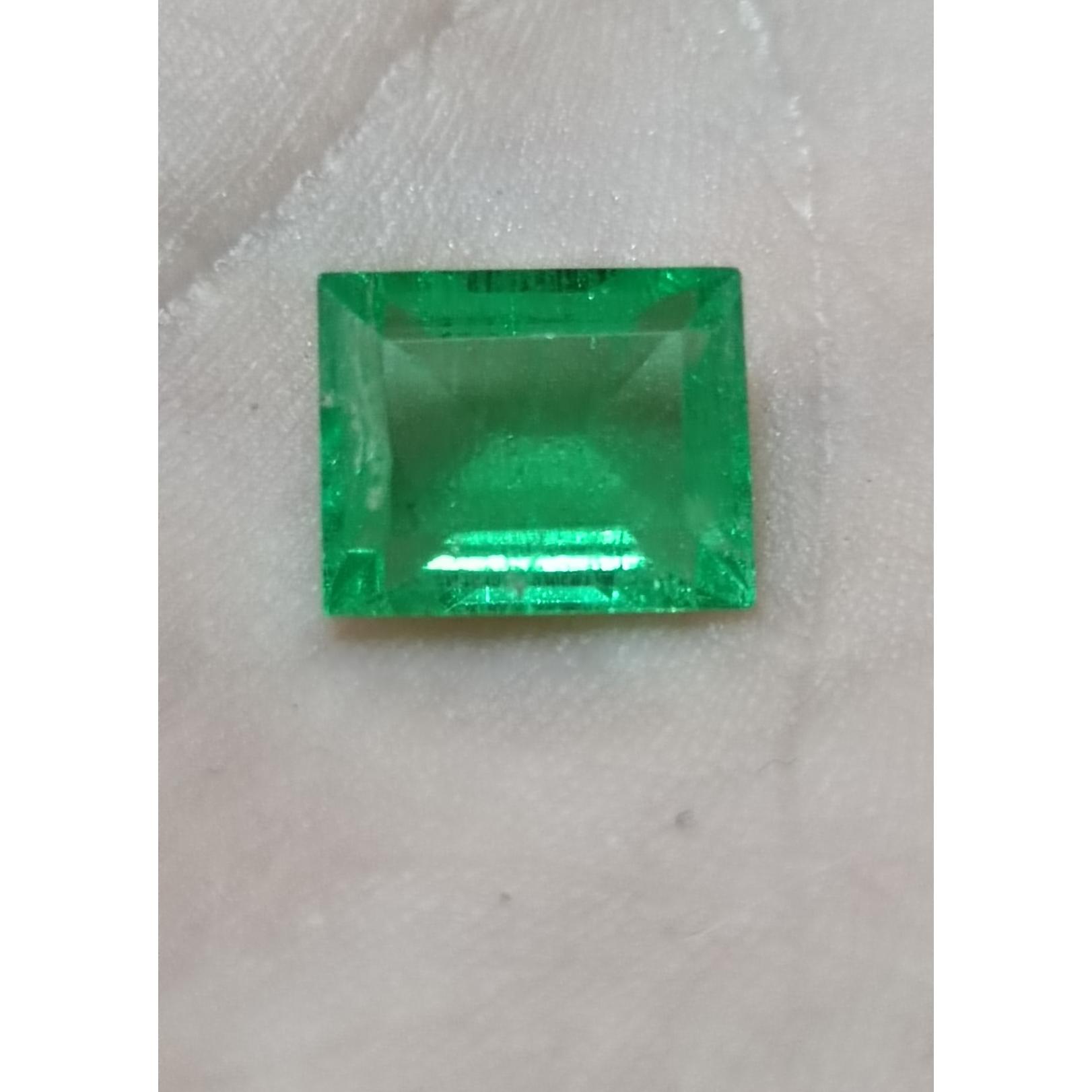 زمرد معدنی نچرال سیبری 5.5 قیراطی