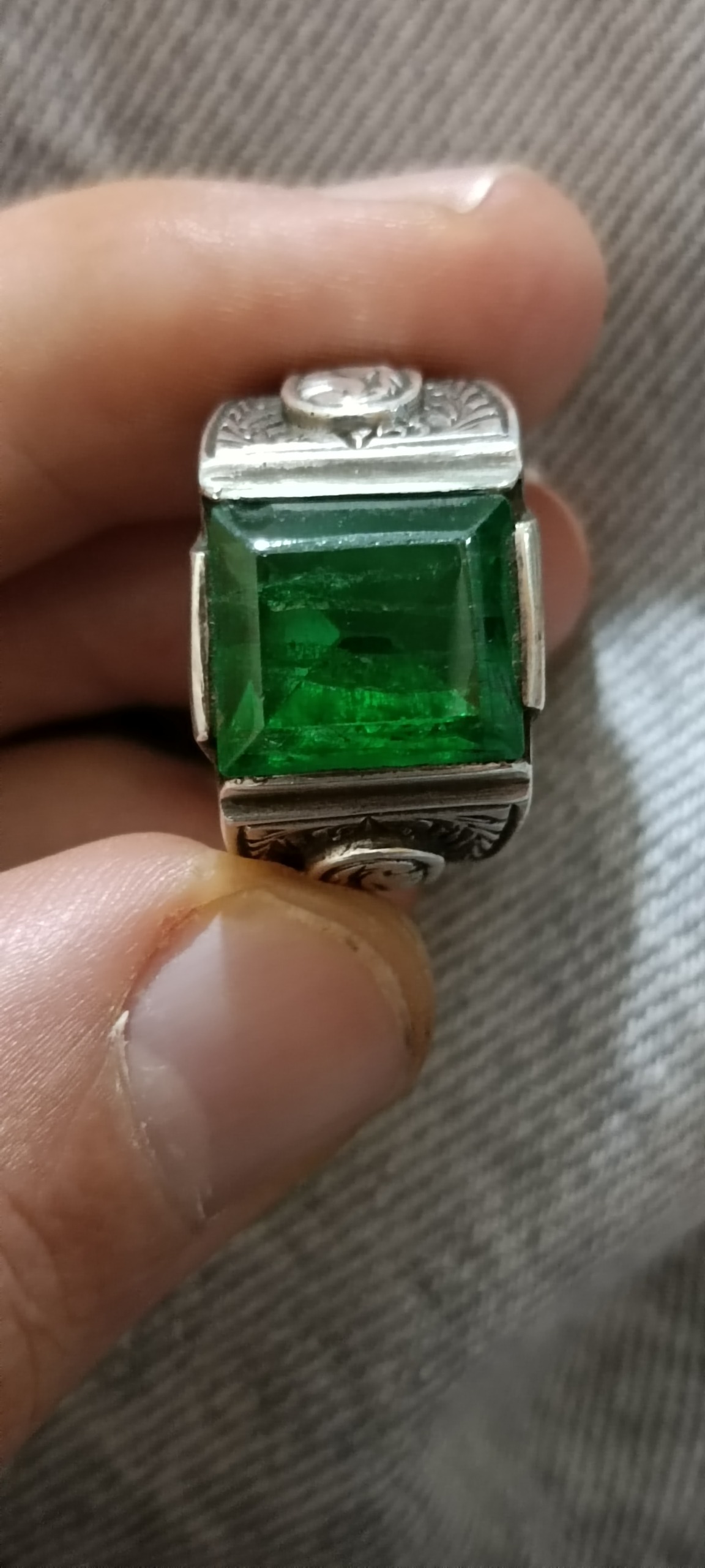 انگشتر جواهری زمرد معدنی سوات پاکستان 12 قیراطی