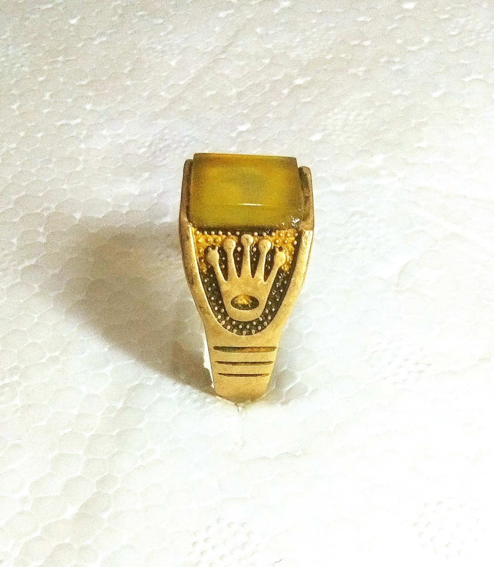 انگشتر عقیق زرد با رنگ ثابت