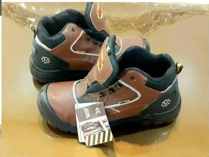 کفش ایمنی ضد آب و ضد اسید سیفتی جاگر SAFETY JOGGER